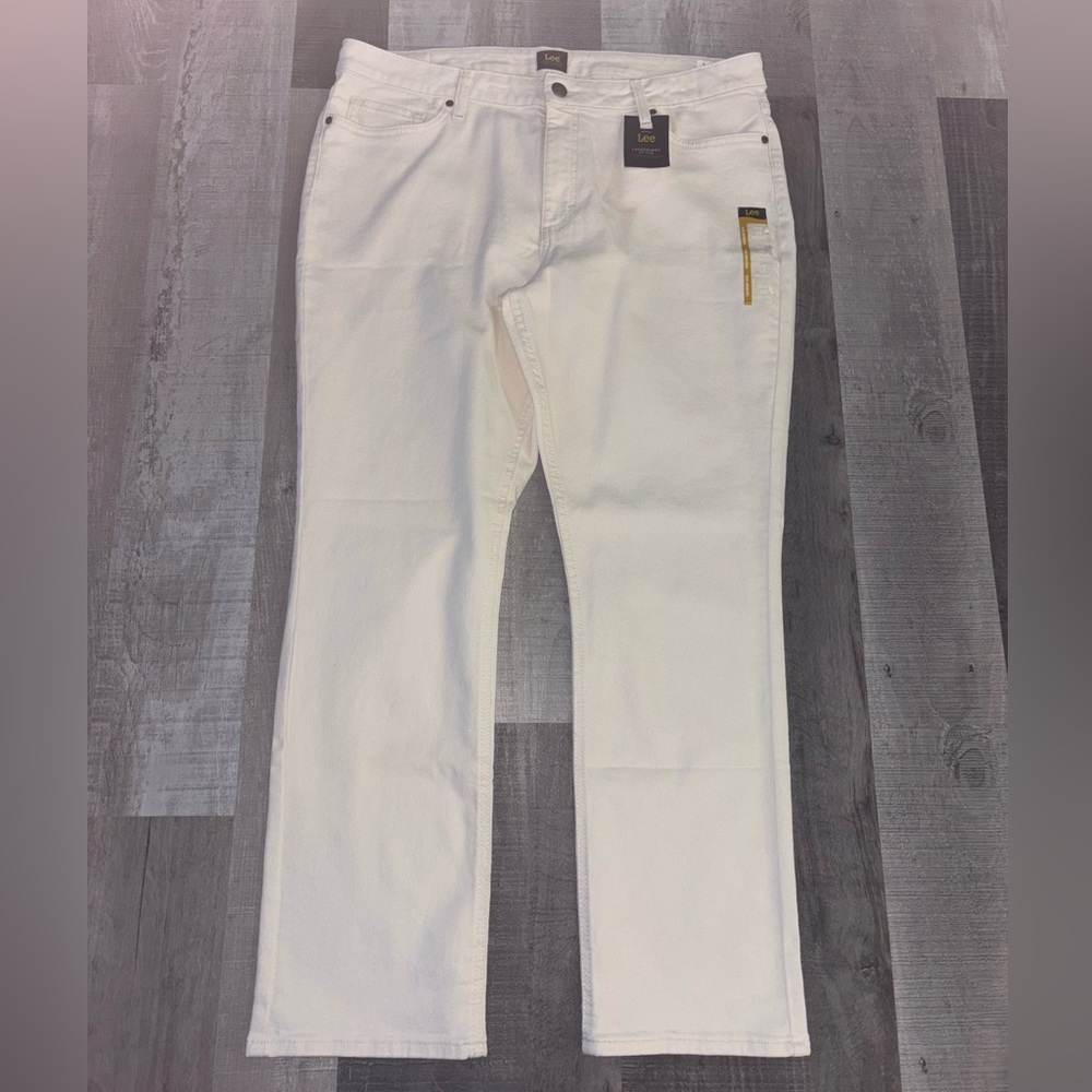 🦷NWT Lee Women’s White Straight-Leg Jeans